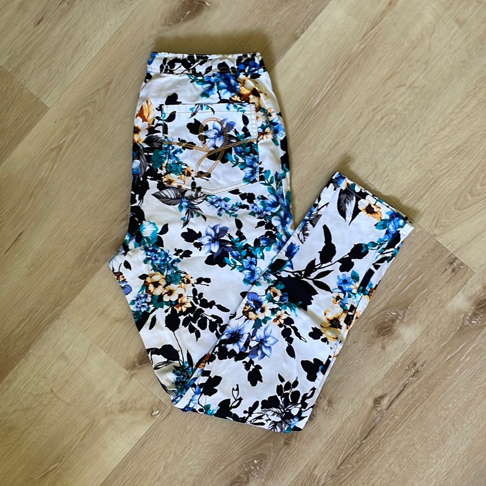 Jaanuu floral scrub pant